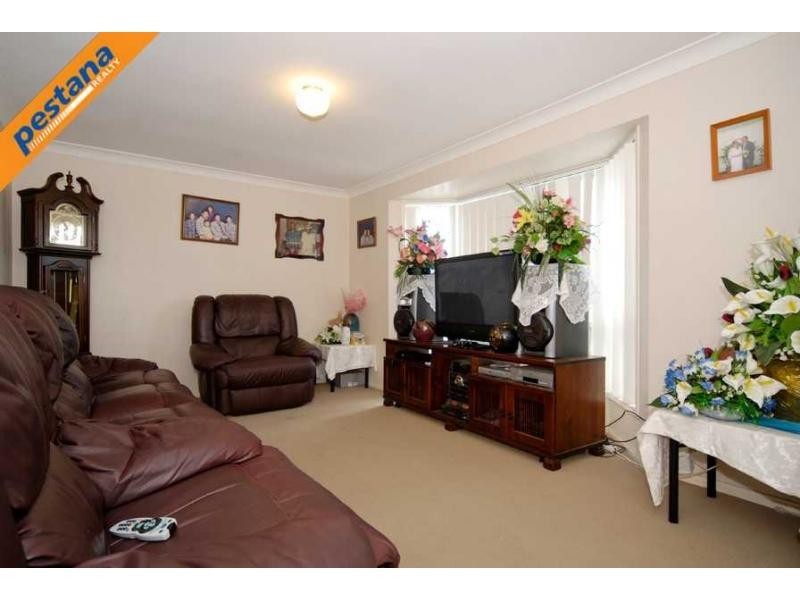 8 Kao Street, Marsden QLD 4132