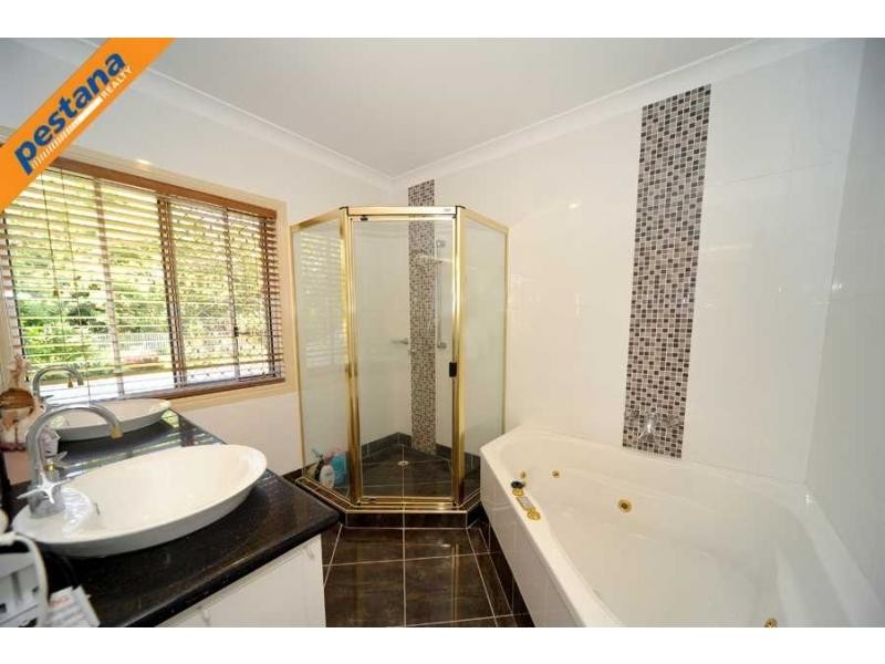 3 Benbow Court, Springwood QLD 4127