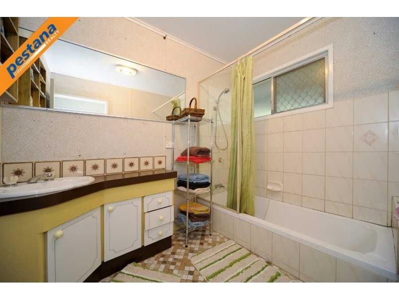 13 Lowanna Street, Slacks Creek QLD 4127