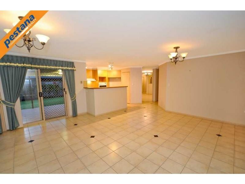 6 Cardwell Court, Meadowbrook QLD 4131