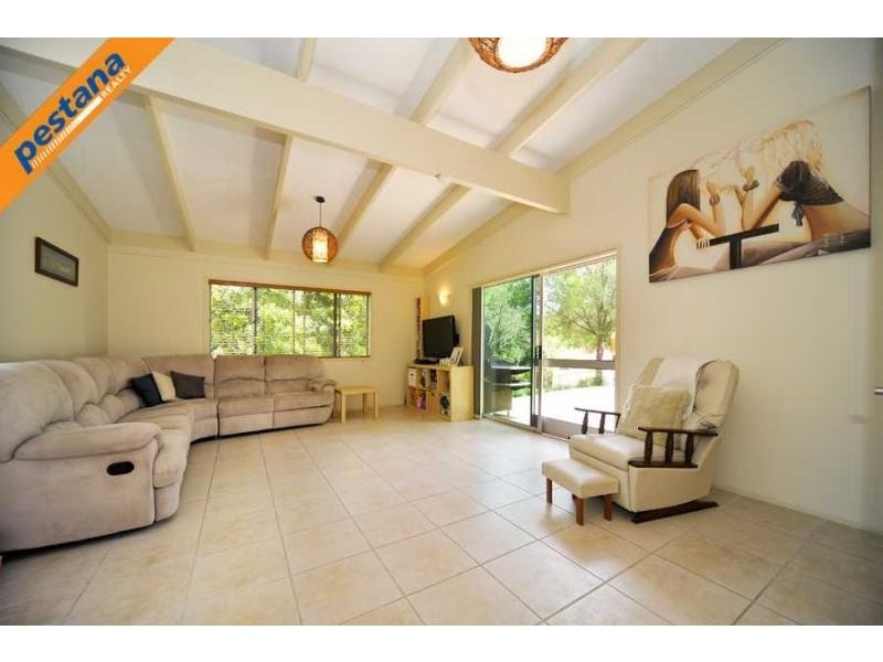 9 Conifer Street, Daisy Hill QLD 4127