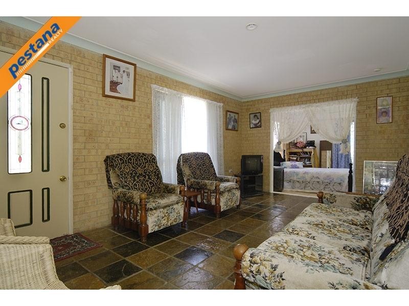 42 Moore Street, Loganlea QLD 4131