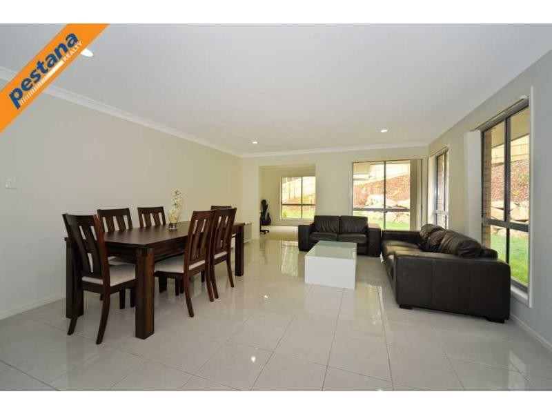 16 Carnarvon Crescent, Waterford QLD 4133