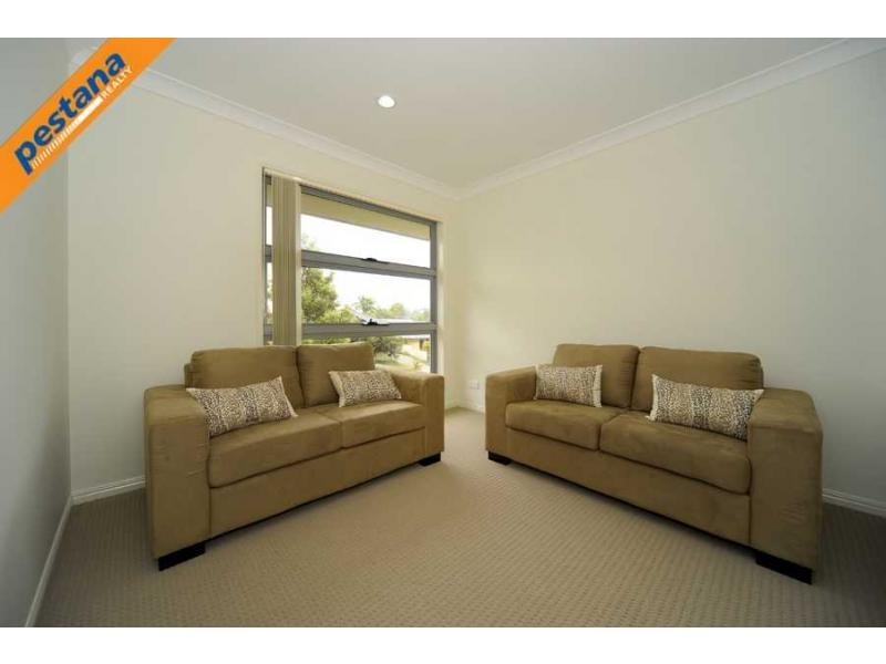 16 Carnarvon Crescent, Waterford QLD 4133
