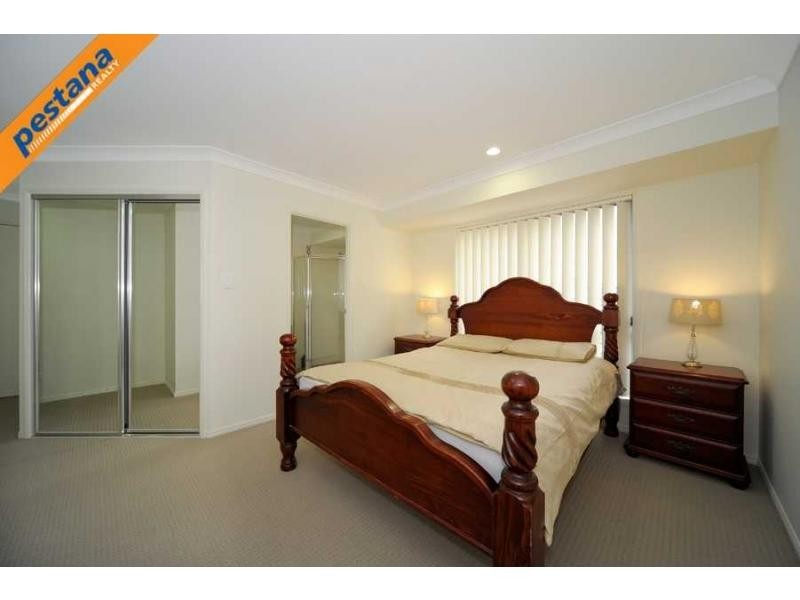 16 Carnarvon Crescent, Waterford QLD 4133