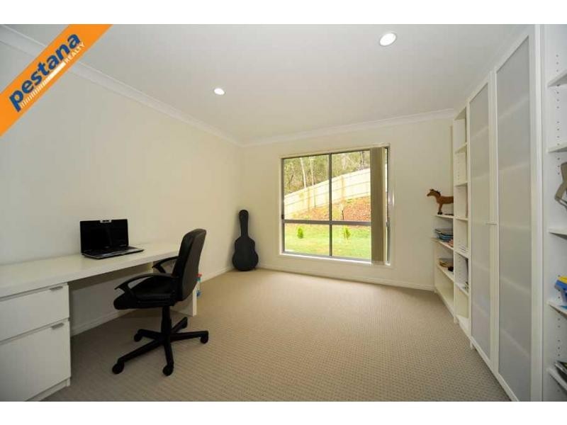 16 Carnarvon Crescent, Waterford QLD 4133