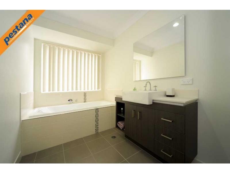 16 Carnarvon Crescent, Waterford QLD 4133