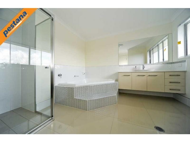 10 Rosewood Street, Daisy Hill QLD 4127