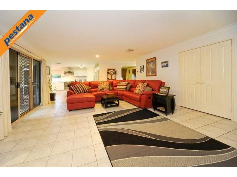 6 Lakes Entrance, Meadowbrook QLD 4131