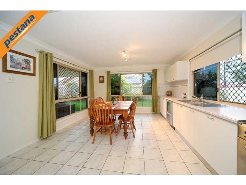 6 Lakes Entrance, Meadowbrook QLD 4131