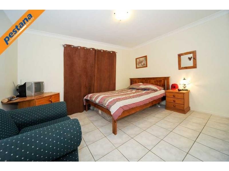 6 Lakes Entrance, Meadowbrook QLD 4131