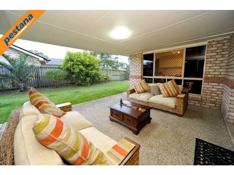 6 Lakes Entrance, Meadowbrook QLD 4131