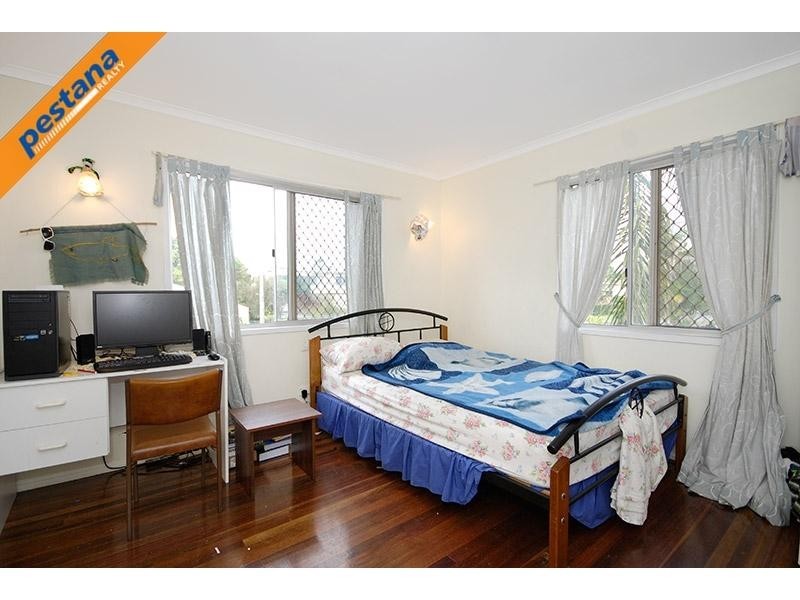 9 Eridani Avenue, Kingston QLD 4114
