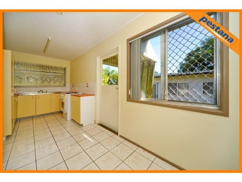 14 Brisbane Street, Kingston QLD 4114