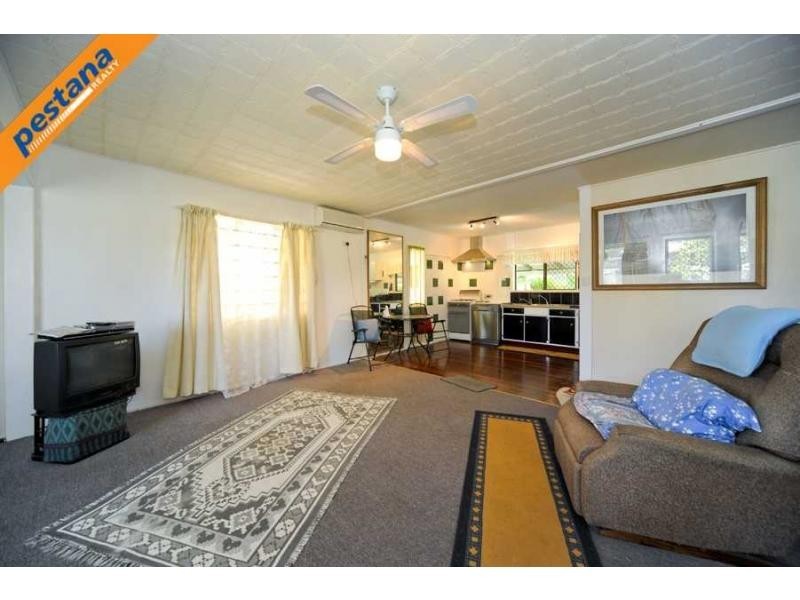 9 Waratah Street, Woodridge QLD 4114