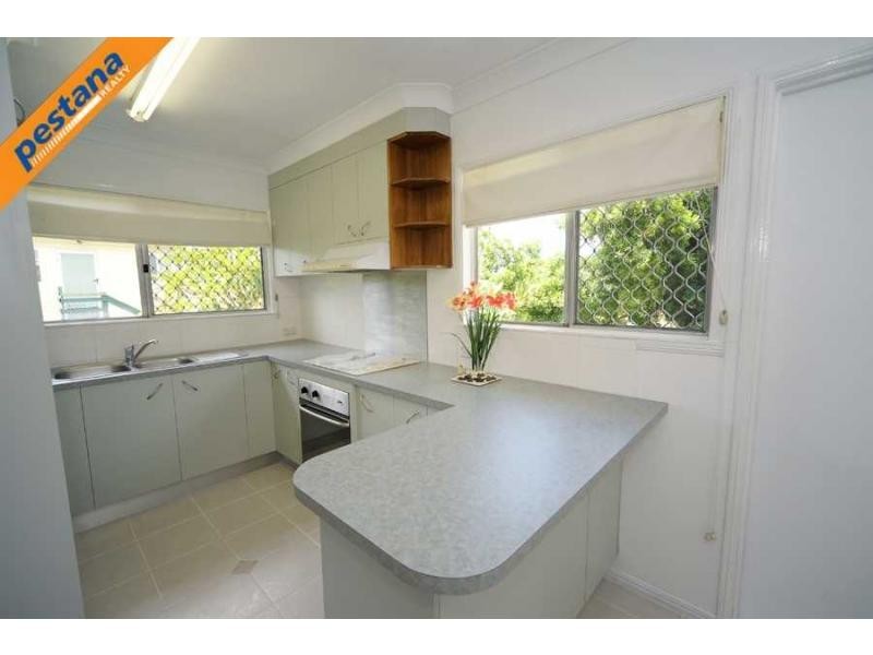 6 Myra Street, Kingston QLD 4114