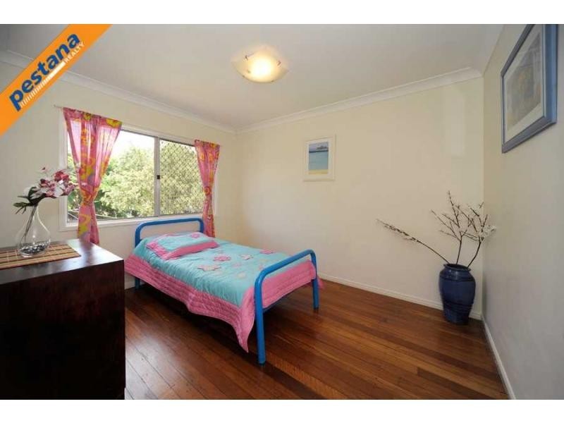 6 Myra Street, Kingston QLD 4114