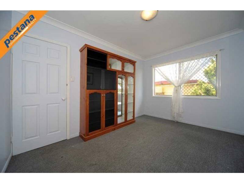 6 Myra Street, Kingston QLD 4114