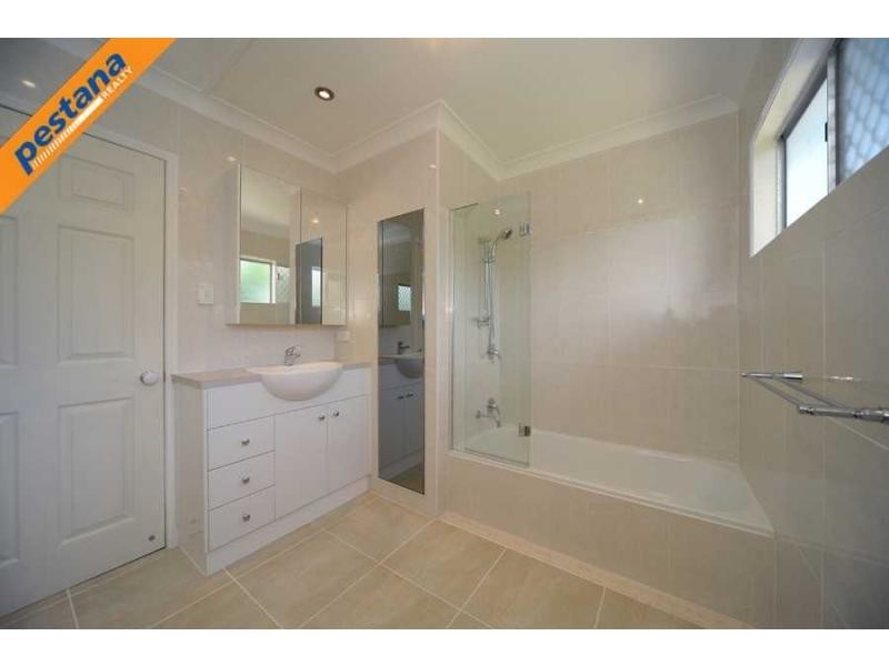 6 Myra Street, Kingston QLD 4114