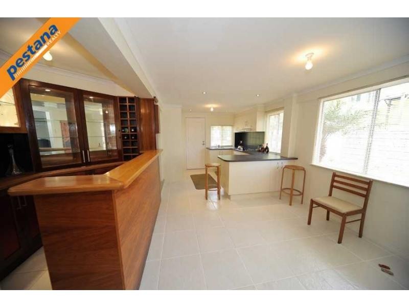 6 Myra Street, Kingston QLD 4114
