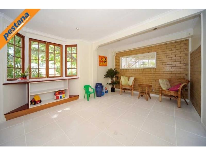 6 Myra Street, Kingston QLD 4114