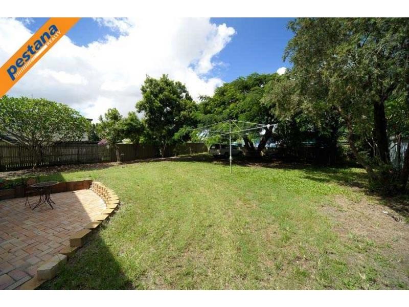6 Myra Street, Kingston QLD 4114