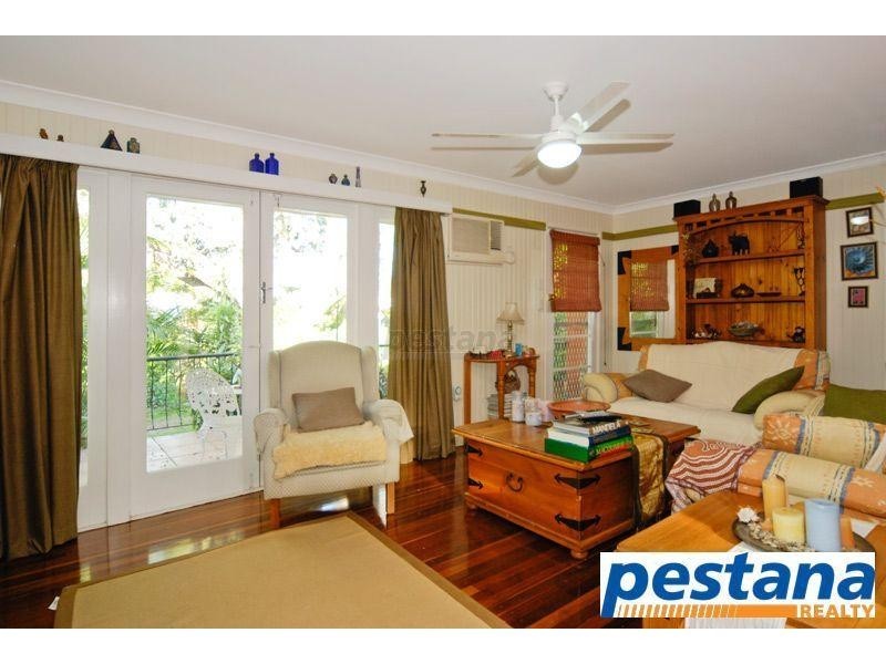 28 Lake Road, Slacks Creek QLD 4127