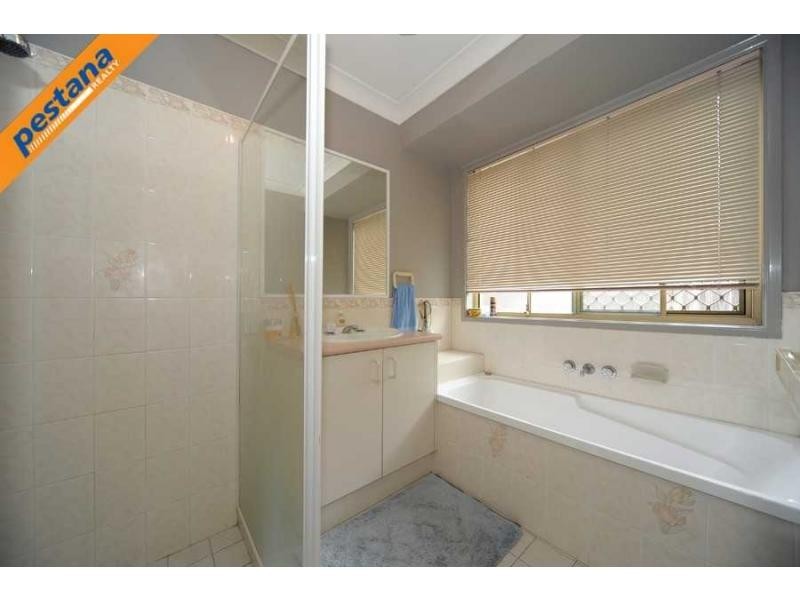 13 Haussman Court, Meadowbrook QLD 4131