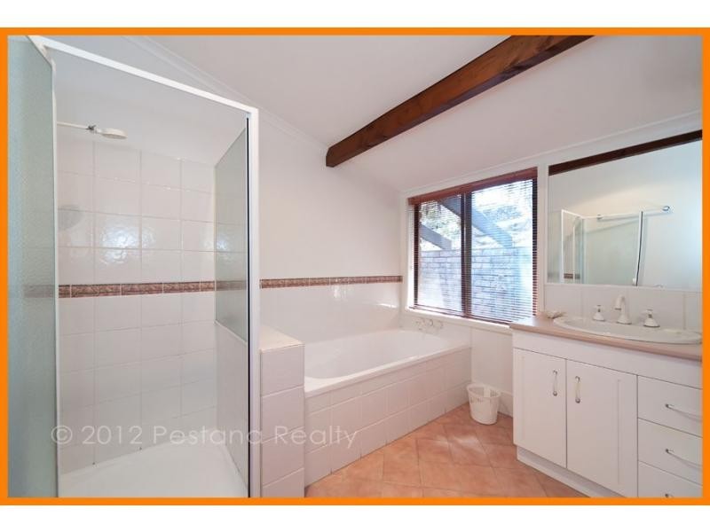 12 Lynshanel Court, Springwood QLD 4127