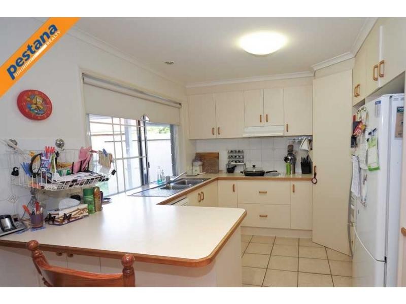 6 Meiland Place, Meadowbrook QLD 4131