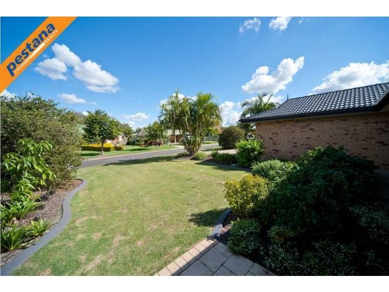 8 Cardwell Court, Meadowbrook QLD 4131