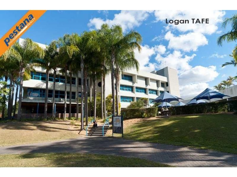8 Cardwell Court, Meadowbrook QLD 4131