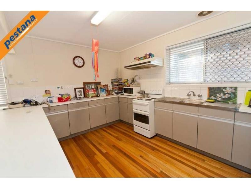 16 Barry Street, Slacks Creek QLD 4127