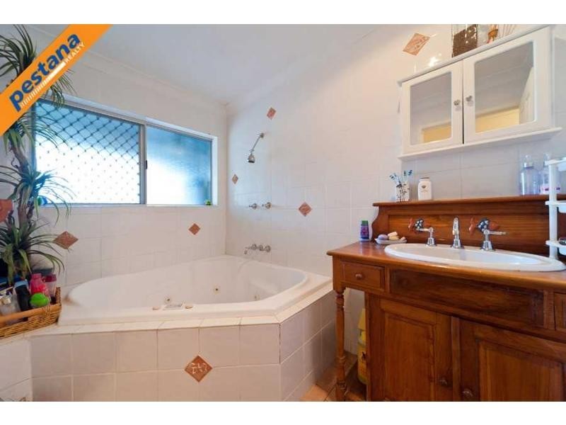 32 Ronald Street, Shailer Park QLD 4128