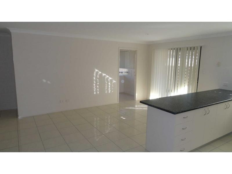 8 Voyager Street, Marsden QLD 4132