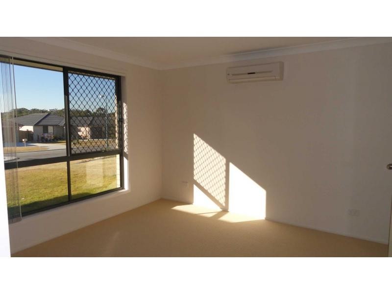 8 Voyager Street, Marsden QLD 4132