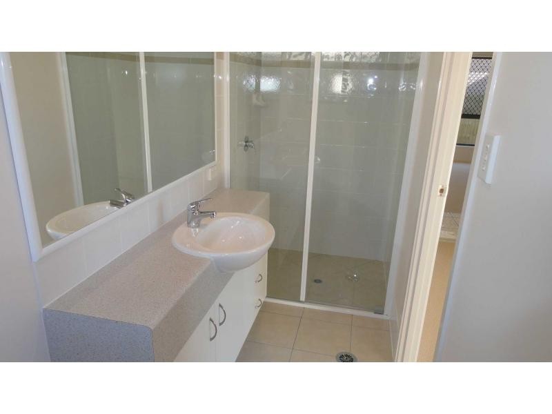 8 Voyager Street, Marsden QLD 4132