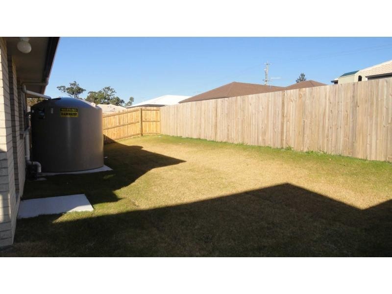 8 Voyager Street, Marsden QLD 4132