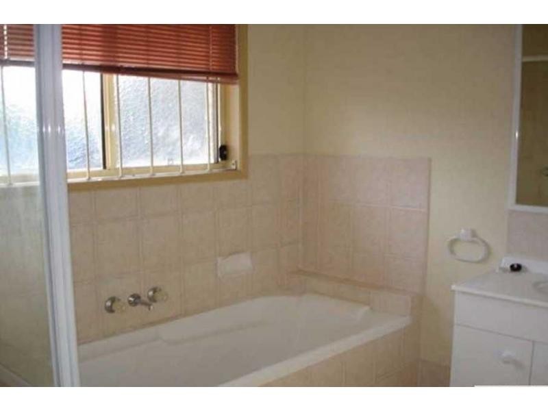 4 Saale Court, Meadowbrook QLD 4131