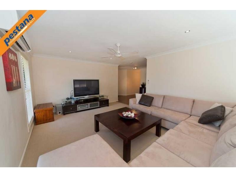 5 Crozier Crescent, Meadowbrook QLD 4131