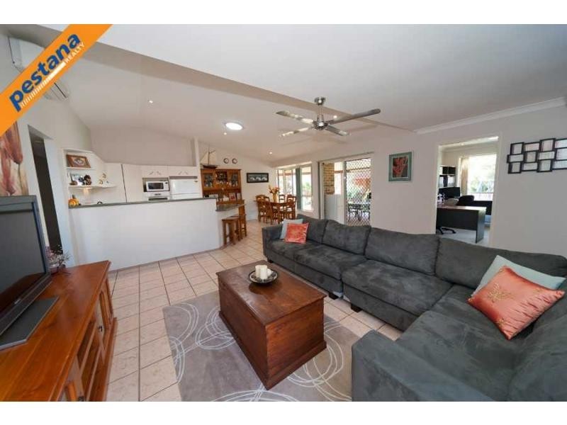 10 Cressbrook Court, Meadowbrook QLD 4131