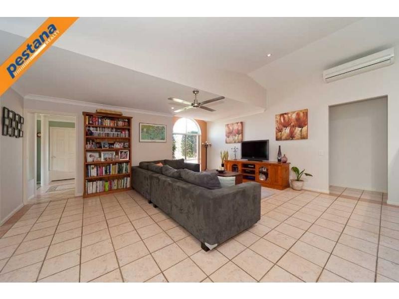 10 Cressbrook Court, Meadowbrook QLD 4131