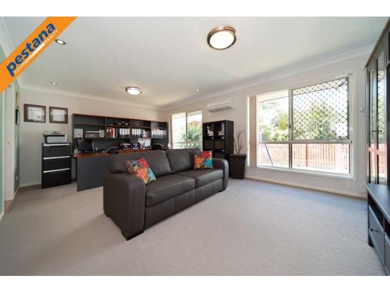 10 Cressbrook Court, Meadowbrook QLD 4131