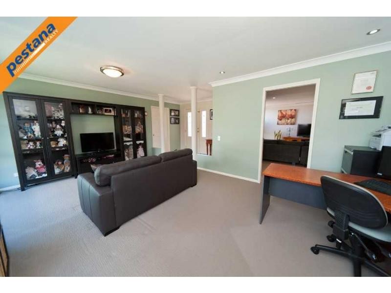 10 Cressbrook Court, Meadowbrook QLD 4131