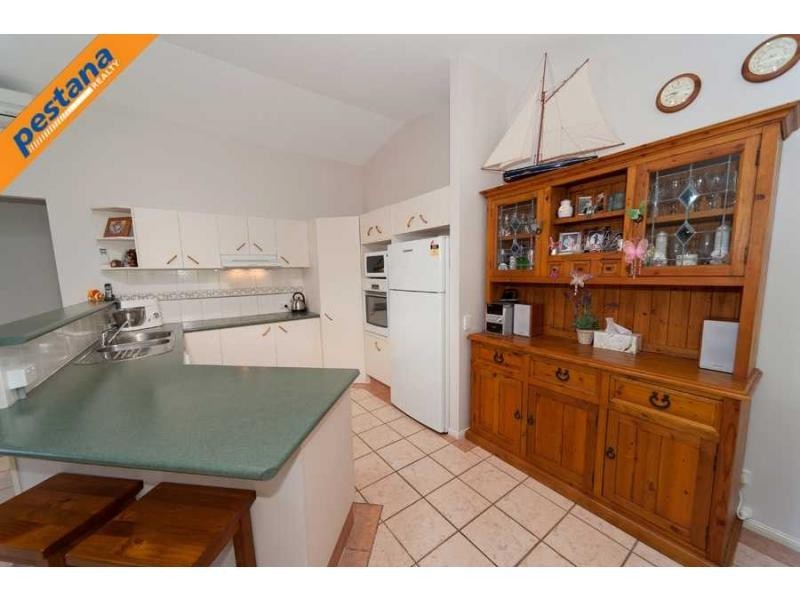 10 Cressbrook Court, Meadowbrook QLD 4131