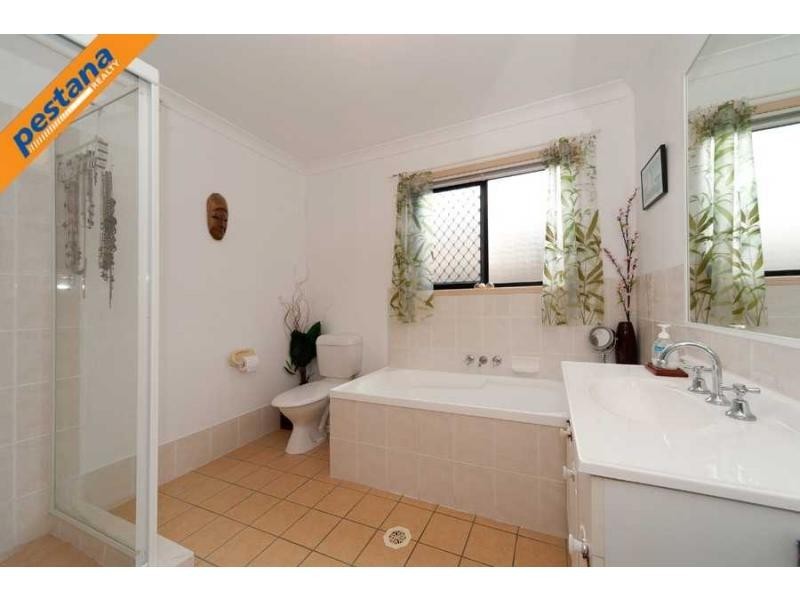 14 Links Avenue, Meadowbrook QLD 4131