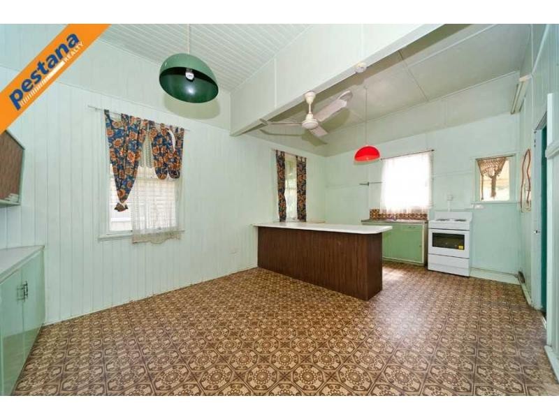 16 North Road, Woodridge QLD 4114