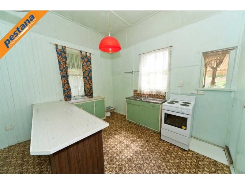 16 North Road, Woodridge QLD 4114