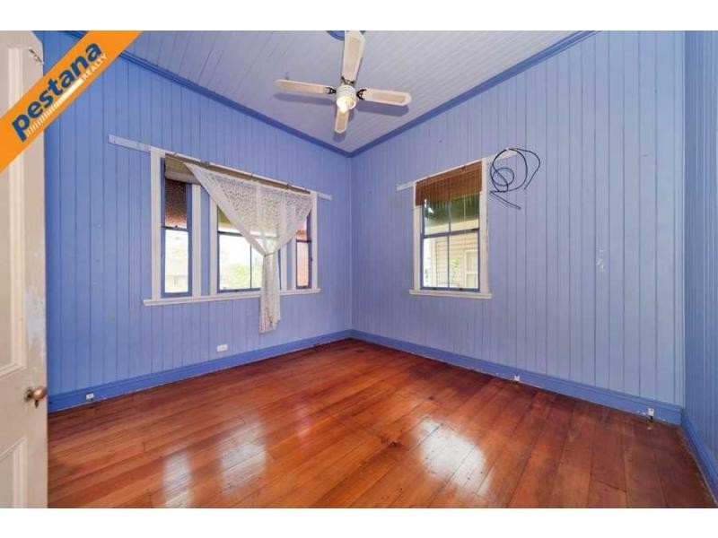 16 North Road, Woodridge QLD 4114