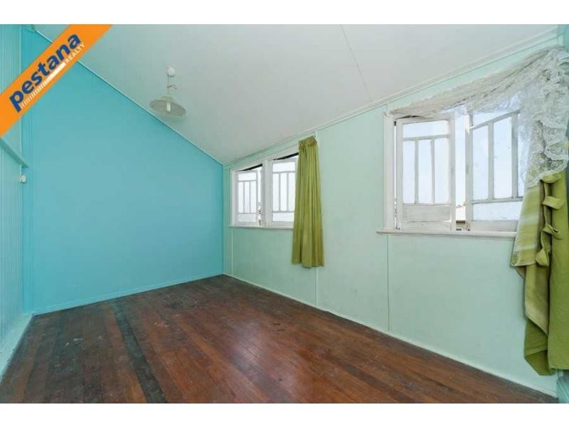 16 North Road, Woodridge QLD 4114